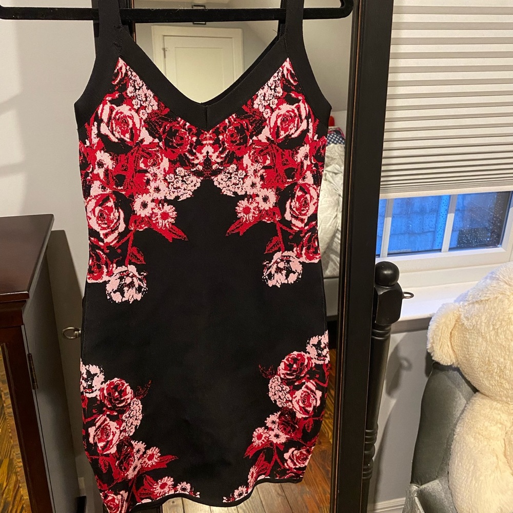 🎊BLACK FRIDAY DEAL🎊 Women’s Guess black floral dress